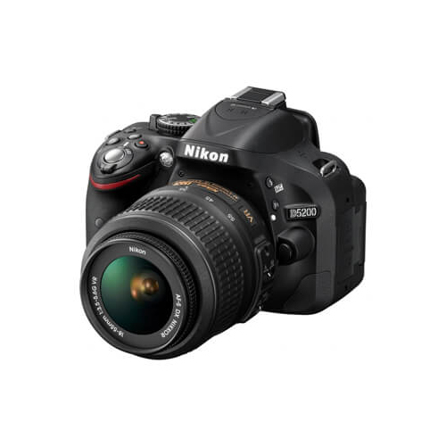 Nikon D5200  ☆標準レンズと単焦点レンズのセット☆備品おまけ付き